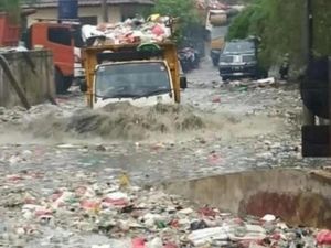 TPA Cipayung Depok Sempat Banjir, Sampah Hanyut Hingga ke Jalan TPA Cipayung Depok Sempat Banjir, Sampah Hanyut Hingga ke Jalan