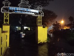 Jurit Malam: Mereka yang Bersemayam di TPU Cinehel Tasikmalaya