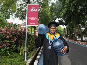 Kisah Alex, Mahasiswa S2 UMM yang Dagang Air Galon Demi Biaya Kuliah