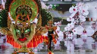 Memukau! 8 Aksi Andina Julie Jadi Reog di Miss Grand International 2022