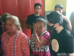 Saat Warga Cerita ke Arumi Bachsin Soal Longsor yang Hampir Renggut Nyawa