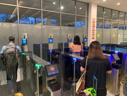 Paspor Cukup Di-tap, Pelancong Tak Perlu Antre Cap di Harbour Bay Batam