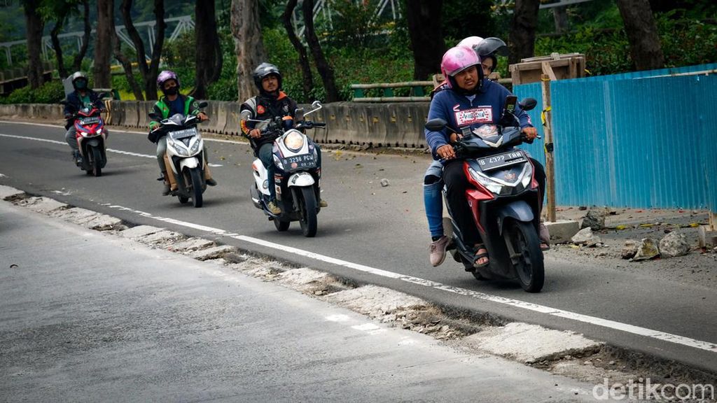Awas! Jl Galunggung Arah Manggarai Beda Tinggi dan Berlubang Awas! Jl Galunggung Arah Manggarai Beda Tinggi dan Berlubang