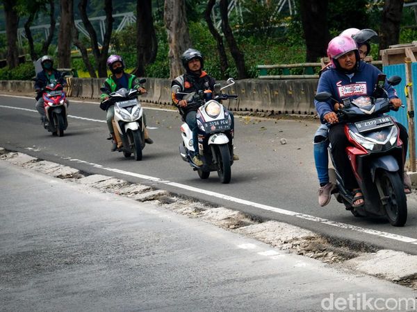 Awas! Jl Galunggung Arah Manggarai Beda Tinggi dan Berlubang