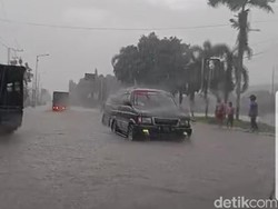 Selokan Mampet, Jalan di Jenggawah Jember Tergenang Banjir