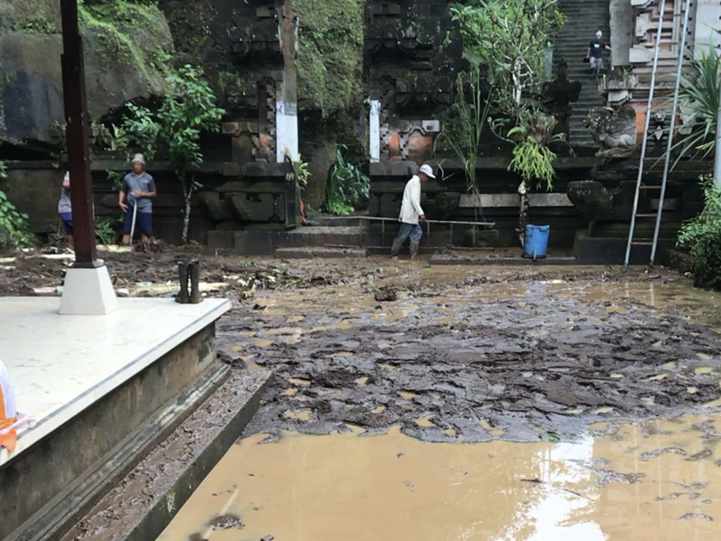 Miris, Pura yang Jadi Favorit Turis Melukat Diterjang Banjir Bandang
