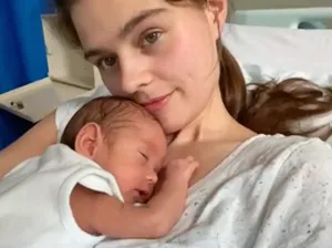 Wanita Ini Tak Sadar Lagi Hamil Saat Liburan, Pulang-pulang Langsung Lahiran