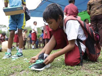 Donasi Seribu Sepatu untuk Anak Indonesia