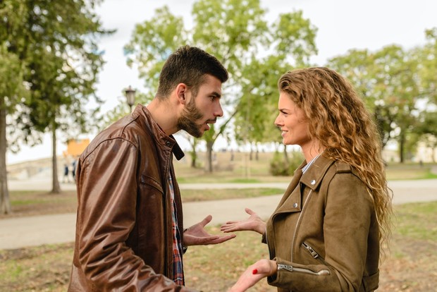 jika kamu terlalu perhitungan dengan pasangan maka ke depannya kamu dan pasangan akan saling menuntut satu sama lain/Foto: pexels.com/vera-arsic-304265