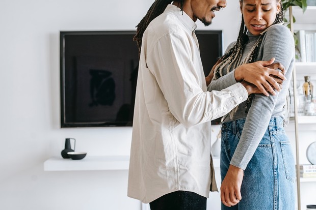 kita ditutunt agar selalu tunduk dan tidak bisa berkutik saat dia memerintah kita seenaknya./Foto: pexels.com/alex-green