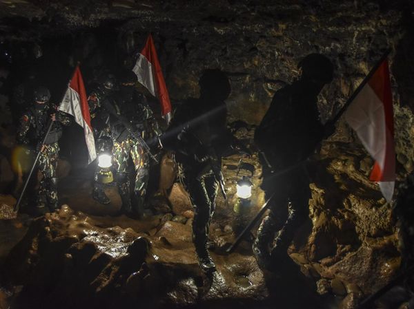 Jelang HUT Ke-77, Brimob Ambil Air Suci di Goa Pamijahan