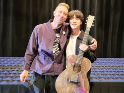 Jin BTS Tampil di Konser Coldplay Sebelum Wamil