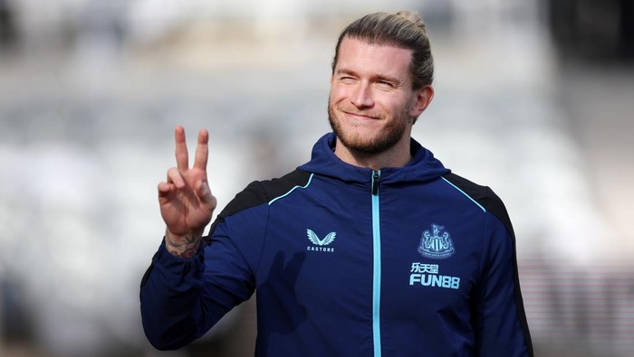 NEWCASTLE UPON TYNE, ENGLAND - OCTOBER 08: Loris Karius of Newcastle United arrives at the stadium prior to the Premier League match between Newcastle United and Brentford FC at St. James Park on October 08, 2022 in Newcastle upon Tyne, England. (Photo by Ian MacNicol/Getty Images)