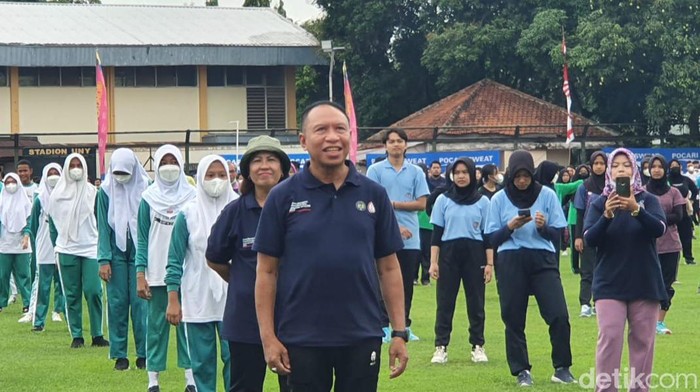 Menpora Zainudin Amali di kompleks kampus UNY, Kabupaten Sleman, Jumat (21/10/2022).