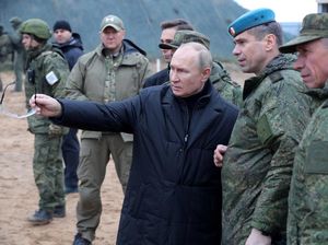 Momen Putin Kunjungi Pusat Pelatihan Militer Cadangan di Ryazan Momen Putin Kunjungi Pusat Pelatihan Militer Cadangan di Ryazan