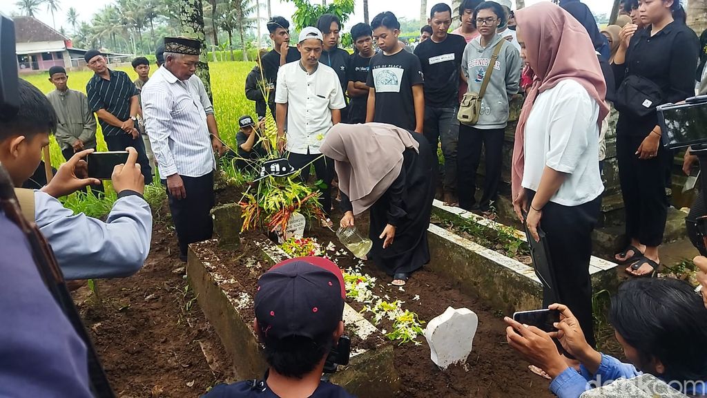 Pemakaman Reyvano, korban Tragedi Kanjuruhan