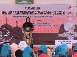 Bupati Tulang Bawang Salurkan Bantuan Motor-Laptop di Rawajitu Selatan