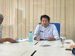 Sudin LH Jakpus Gandeng Satpol PP Cegah Pungli ke Petugas Gerobak di TPS