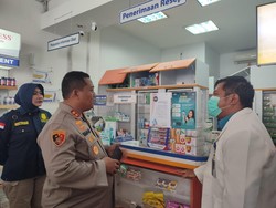 Polisi Cek Toko Obat di Bogor Pastikan Tak Jual Obat Sirup