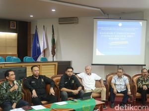 Momen Teman Kuliah Beberkan Bukti Keaslian Ijasah Jokowi Momen Teman Kuliah Beberkan Bukti Keaslian Ijasah Jokowi