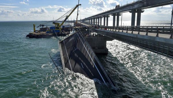 Rusia Mulai Bongkar Jembatan Krimea Usai Hancur Dibom