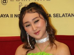 Pacar Selingan Bawa Sandrina Sabet Piala AMI Awards 2022