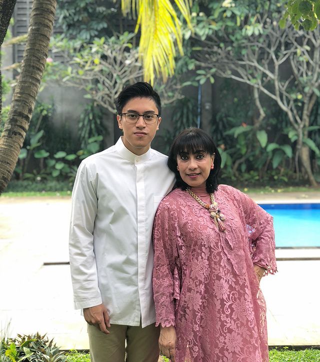 Sangun Ragahdo dan Yayuk Suseno Sangun Ragahdo dan Yayuk Suseno