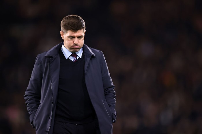 LONDON, ENGLAND - OCTOBER 20: Steven Gerrard, Manager of Aston Villa looks dejected following their sides defeat after the Premier League match between Fulham FC and Aston Villa at Craven Cottage on October 20, 2022 in London, England. (Photo by Ryan