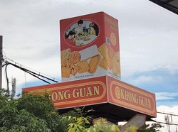 Melihat Lebih Dekat Tugu Khong Guan di Surabaya