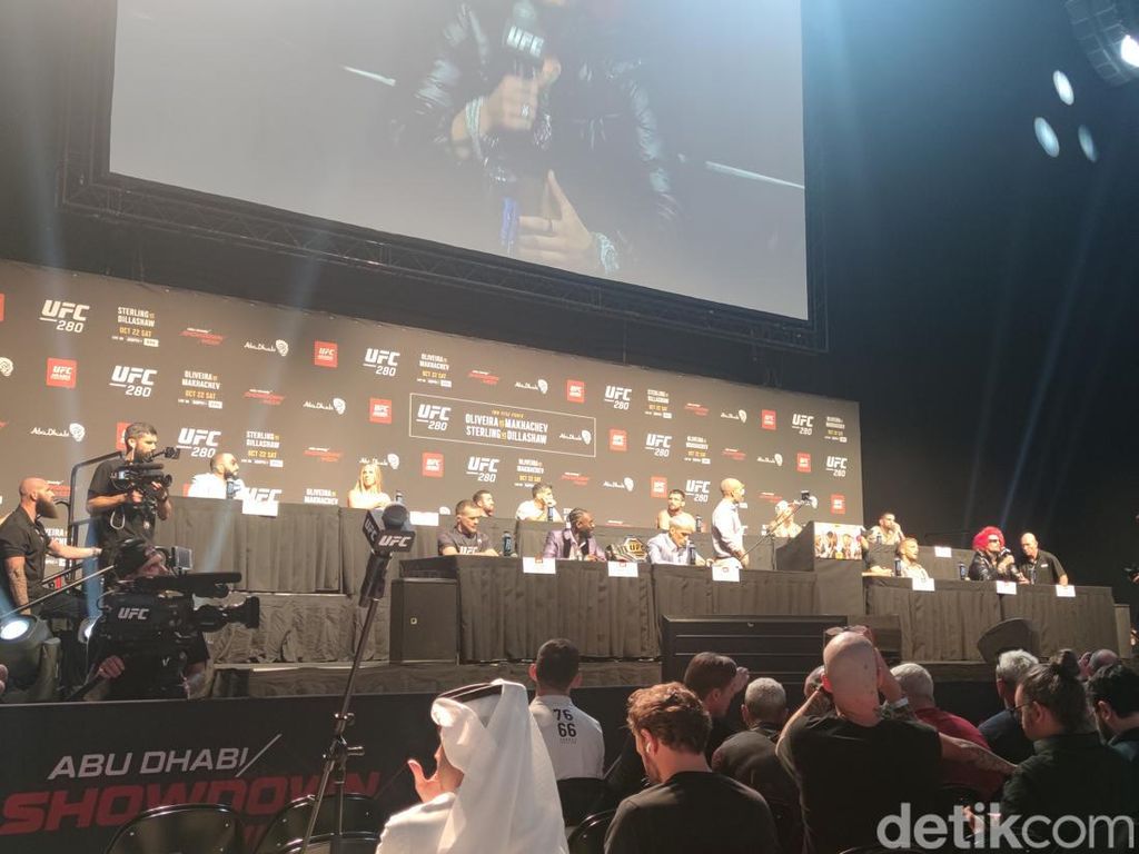 Merasakan Atmosfer Panas Konferensi Pers UFC 280 di Etihad Arena
