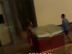 Viral Aksi Warga Selamatkan Al-Quran Raksasa Saat Kubah JIC Terbakar