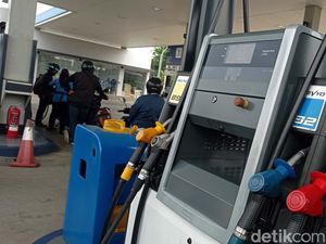 Harga BBM Pertamina hingga BP Terbaru, Ada RON 90 yang Turun!