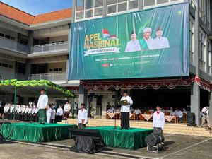 Peringati Hari Santri, Ketum PBNU Ucapkan Terima Kasih pada Jokowi Peringati Hari Santri, Ketum PBNU Ucapkan Terima Kasih pada Jokowi