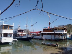Menengok Pantai Binongko Labuan Bajo, Sentra Perbaikan Kapal Wisata