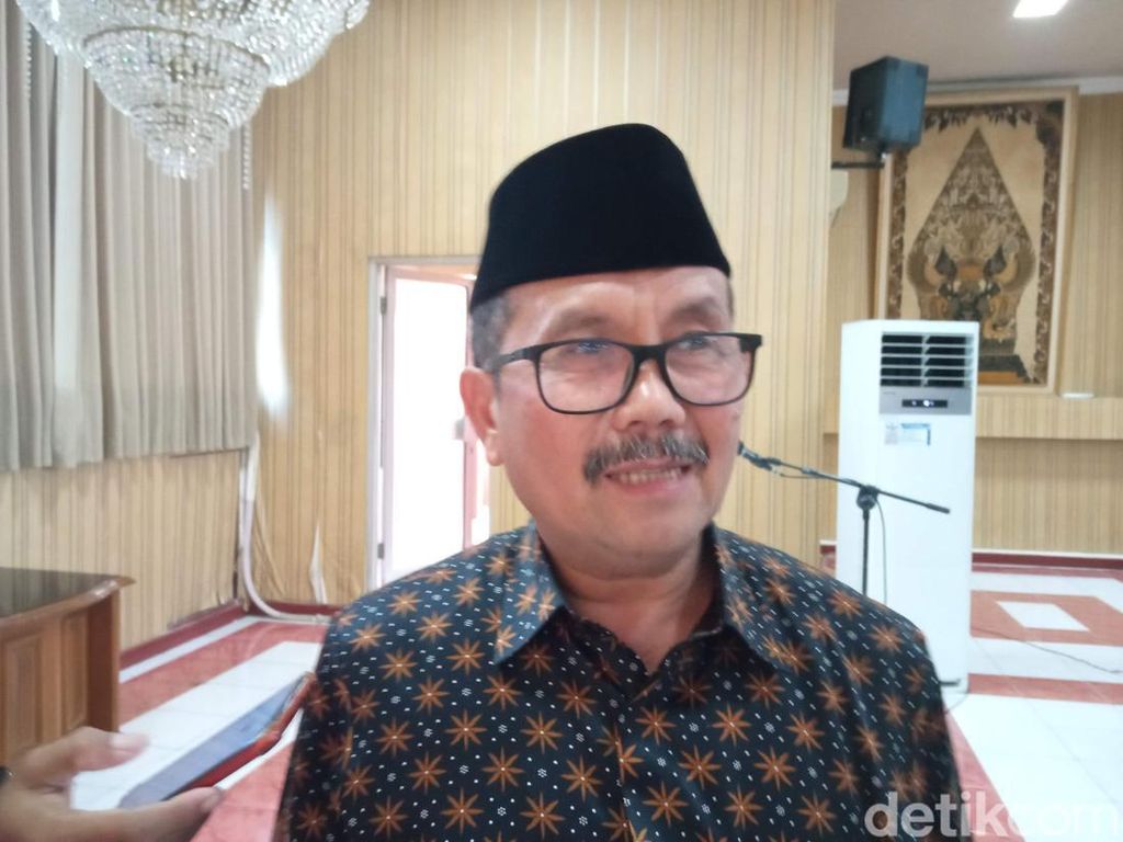 Cerita Imron Rosyadi, Jebolan Pesantren yang Kini Jadi Bupati Cirebon