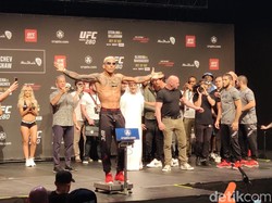 UFC 280: Charles Oliveira Bawa Cinta dari Indonesia