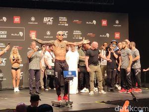 UFC 280: Charles Oliveira Bawa Cinta dari Indonesia UFC 280: Charles Oliveira Bawa Cinta dari Indonesia