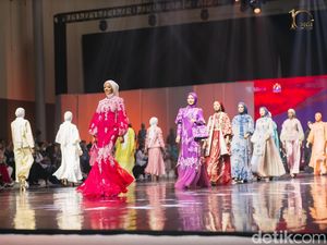 Cantiknya Para Finalis Miss Grand International 2022 Pakai Hijab di JMFW Cantiknya Para Finalis Miss Grand International 2022 Pakai Hijab di JMFW