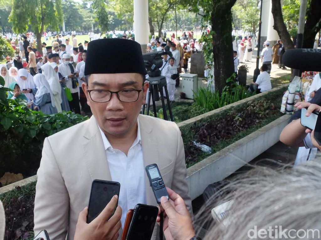 Ridwan Kamil Malam Tahun Baru di Gedung Sate Bandung