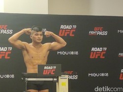 Road To UFC: Jeka Saragih Lolos Timbang Badan