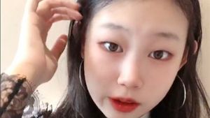 Foto Remaja Dulu Disebut Anak Artis Terjelek, Kini Glow Up Mirip Artis Korea