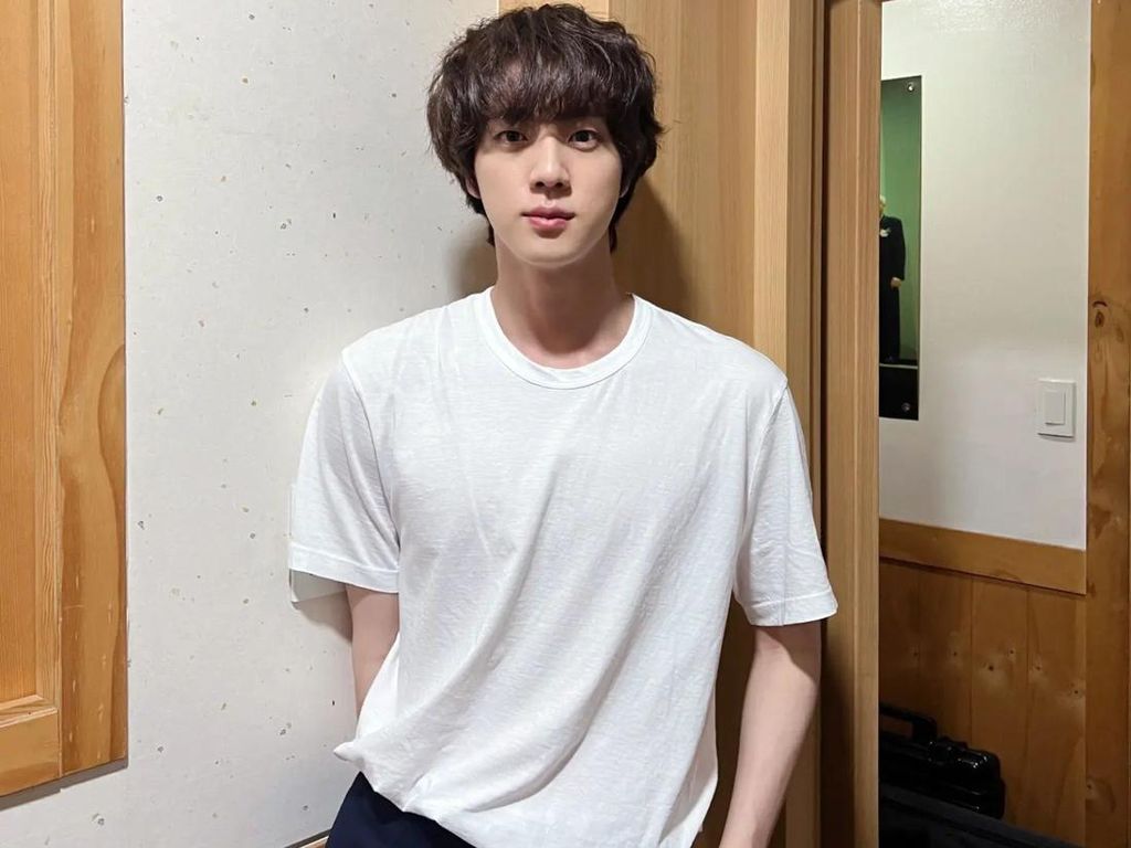 Pesan Big Hit pada Fans Jelang Wajib Militer Jin BTS Pesan Big Hit pada Fans Jelang Wajib Militer Jin BTS