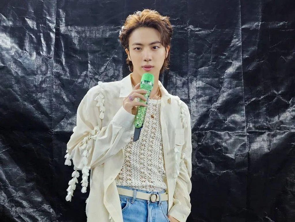 Jin BTS Ungkap Alasan Tunda Wamil Berkali-kali karena Aktivitas Grup Jin BTS Ungkap Alasan Tunda Wamil Berkali-kali karena Aktivitas Grup