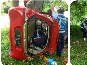 Mobil Tabrak Pembatas Jalan-Terguling di Tol Jagorawi, Sopir Luka Berat Mobil Tabrak Pembatas Jalan-Terguling di Tol Jagorawi, Sopir Luka Berat