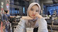 Keseruan Wirda Mansur Saat Belanja Buah dan Jajan Es Kopi