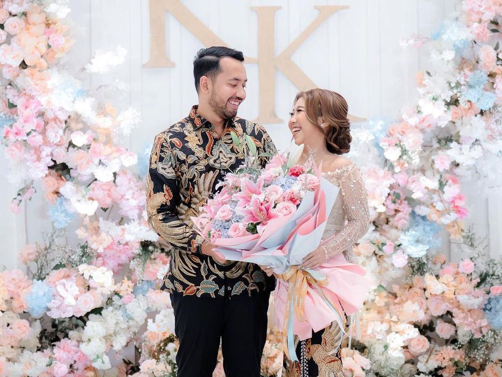 Jadi Tunangan Khairi, Kiky Saputri Nggak Boleh Cium-cium Artis Ganteng Lagi Jadi Tunangan Khairi, Kiky Saputri Nggak Boleh Cium-cium Artis Ganteng Lagi