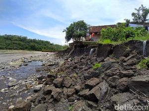 Abrasi di Bantaran Sungai Progo Magelang, 4 Rumah Warga Terancam Abrasi di Bantaran Sungai Progo Magelang, 4 Rumah Warga Terancam