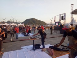 Adu Cantik-Cepat Fillet Ikan Tuna di Festival Maritim Labuan Bajo