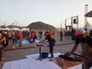 Adu Cantik-Cepat Fillet Ikan Tuna di Festival Maritim Labuan Bajo Adu Cantik-Cepat Fillet Ikan Tuna di Festival Maritim Labuan Bajo