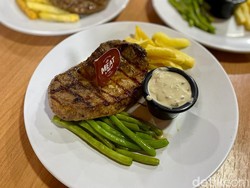Empuk Juicy! Sirloin Saus Jamur Enak Dijual di Warung Tenda Sunter